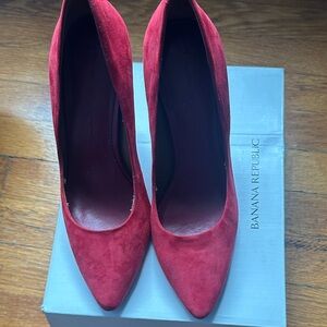 Banana Republic Cranberry Suede Pointed-Toe Pumps US8.5